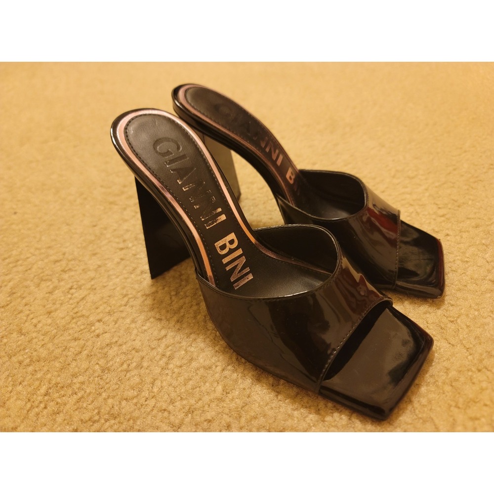 Gianni Bini Women's Black Triangle Heels Size 6.5